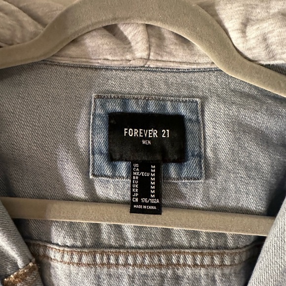 Sweater jean jacket never worn - Picture 3 of 3